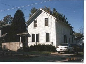 Building Photo - 1003 Wisconsin St