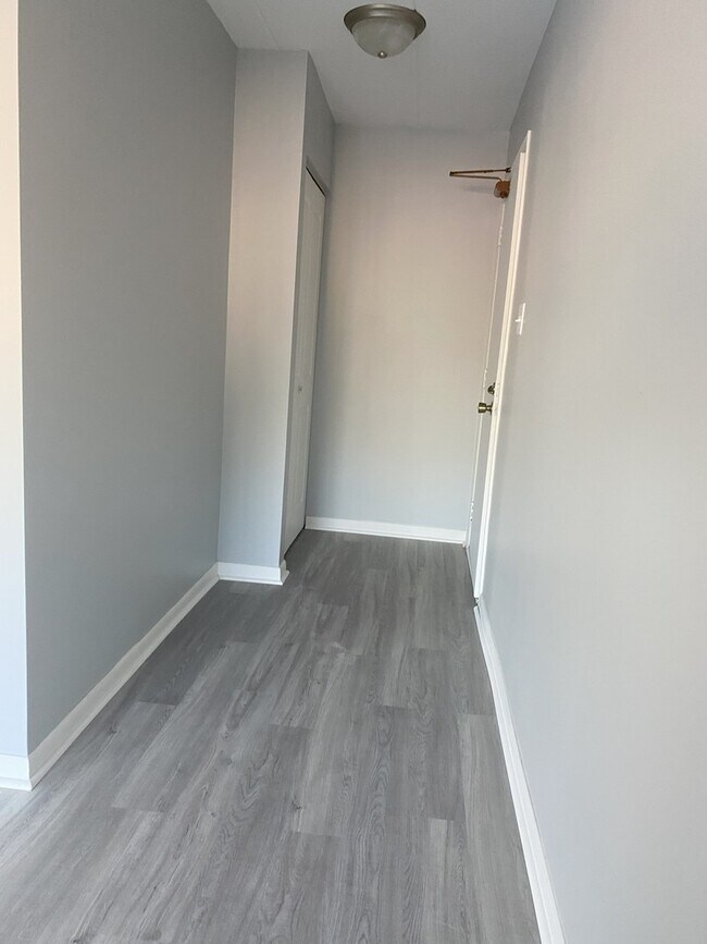 Foto del edificio - 8820 Mobile Ave