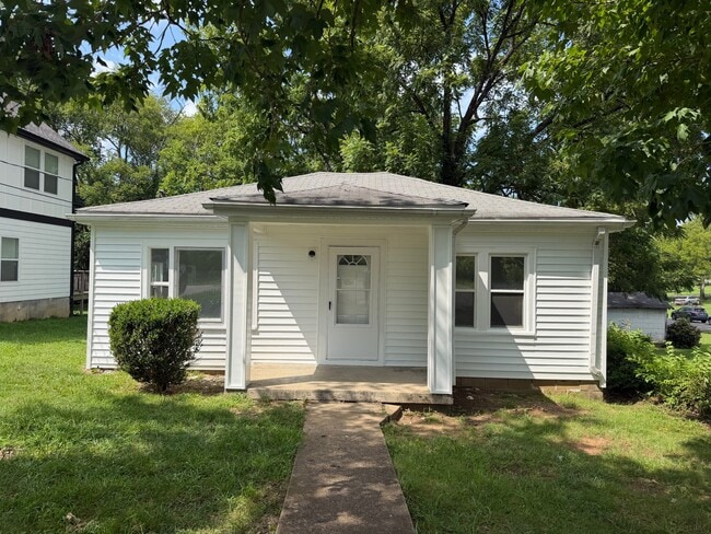Building Photo - 606 Pace St
