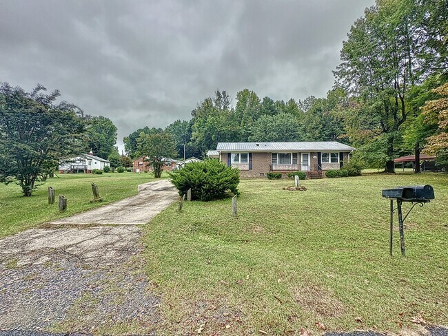 Building Photo - 1801 Enoch Ln