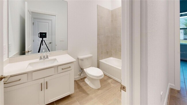 Foto del edificio - 7913 Lakes Edge Ln