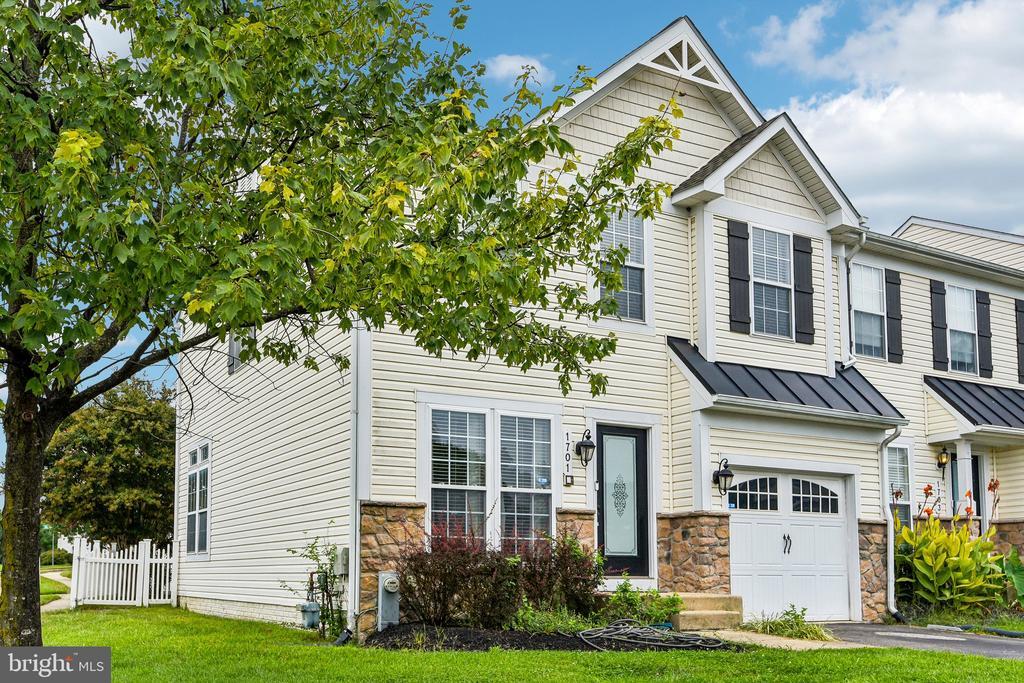 Building Photo - 1701 Hayle Dr