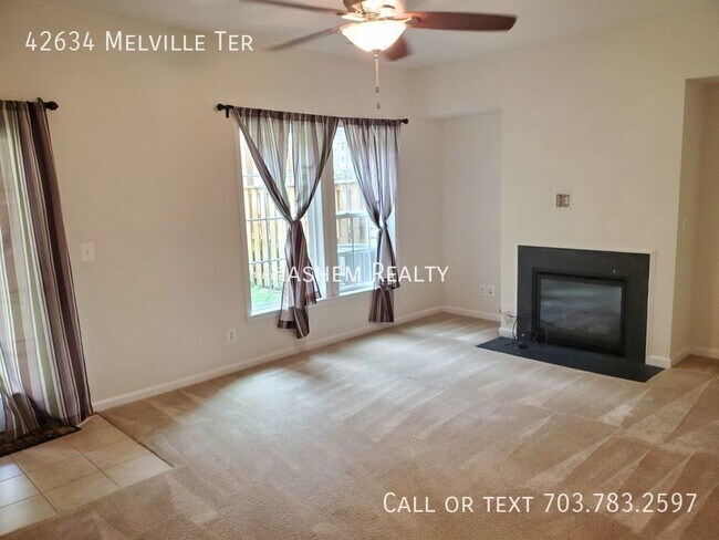 Building Photo - STUNNING 3 LEVEL TOWNHOUSE WITH SS APPLIAN...