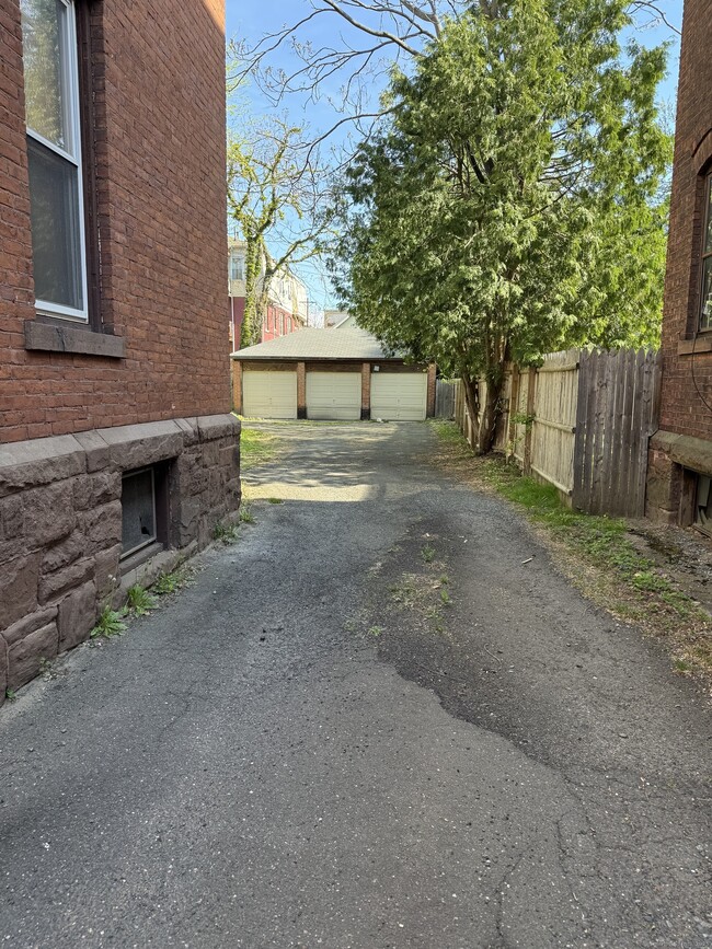 Building Photo - 44 Ashley St