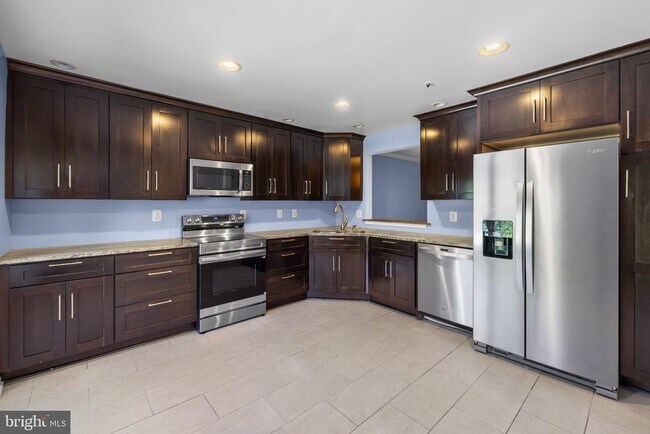 Foto del edificio - 8707 Birkenhead Ct