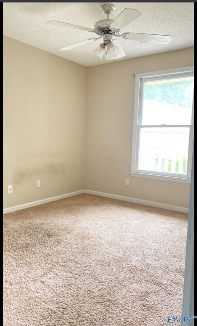 Foto del edificio - 1409 Liberty Dr