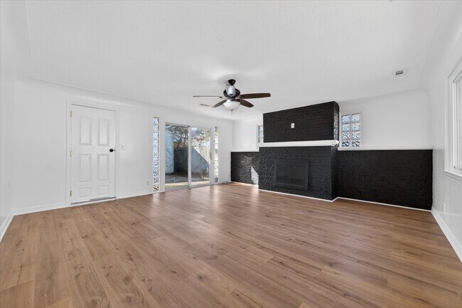 Foto del edificio - 23817 Willard Ave