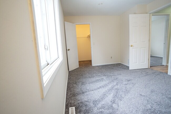 Foto del edificio - 1240 106th Ln NW