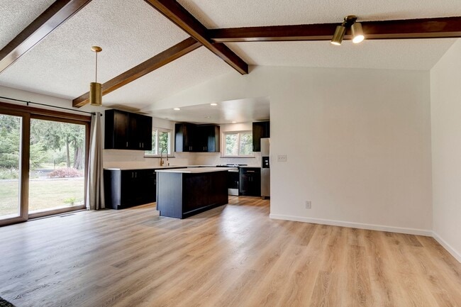 Building Photo - 3 Bed 2 Bath Home in Swantown Neighborhood