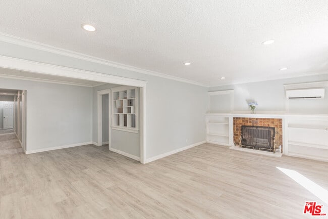 Building Photo - 801 N Orange Grove Blvd