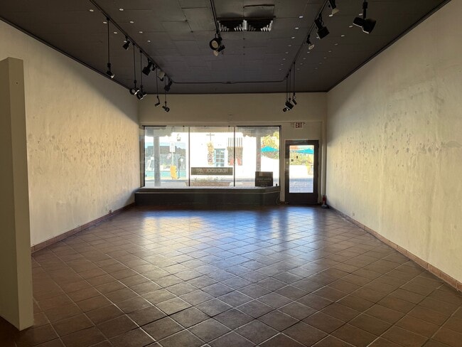 Building Photo - 107 Paseo Del Pueblo Norte