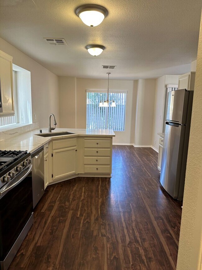 Building Photo - GORGEOUS NORTHWEST HOME, MOVE IN READY!