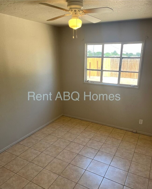 Building Photo - 1,250 Sq. Ft. Family Home in NE Heights