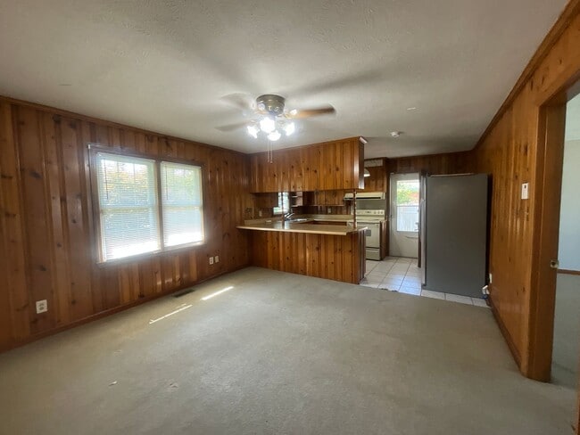 Building Photo - 2039 Ironwood Dr