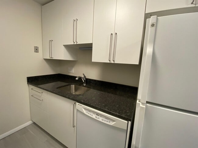 Building Photo - 1105 Massachusetts Ave