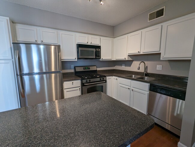Building Photo - 1425 Willow Brook Cv