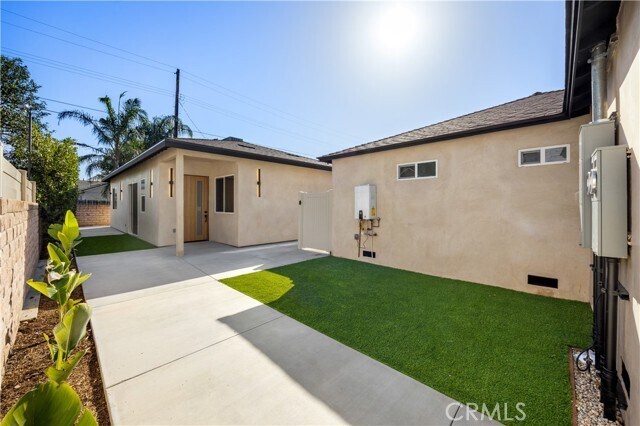 Foto del edificio - 6950 Amestoy Ave