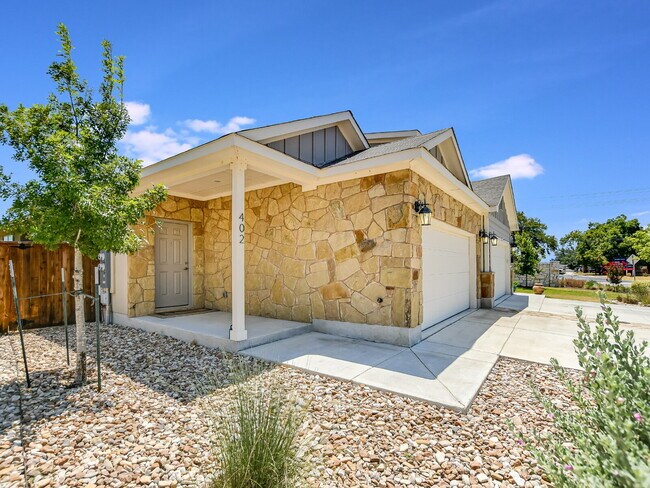 Building Photo - "Elegant 3-Bedroom Condo in Georgetown wit...