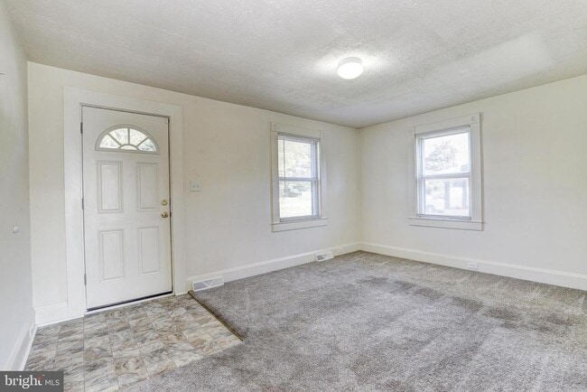 Building Photo - 15 Ritters Ln