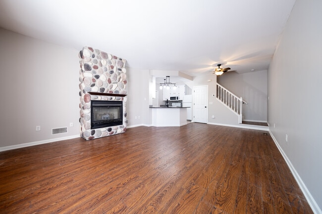 Building Photo - 15345 Greenhaven Ln