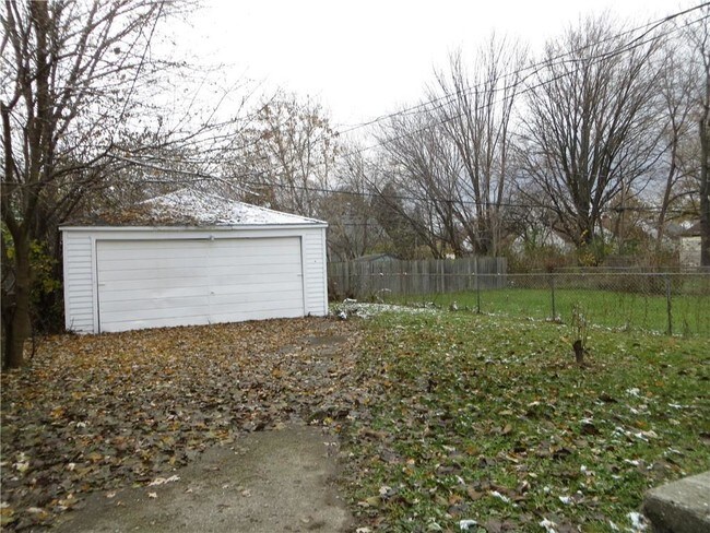 Building Photo - 6347 Plainview Ave