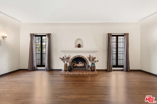 Building Photo - 1146 S Hayworth Ave