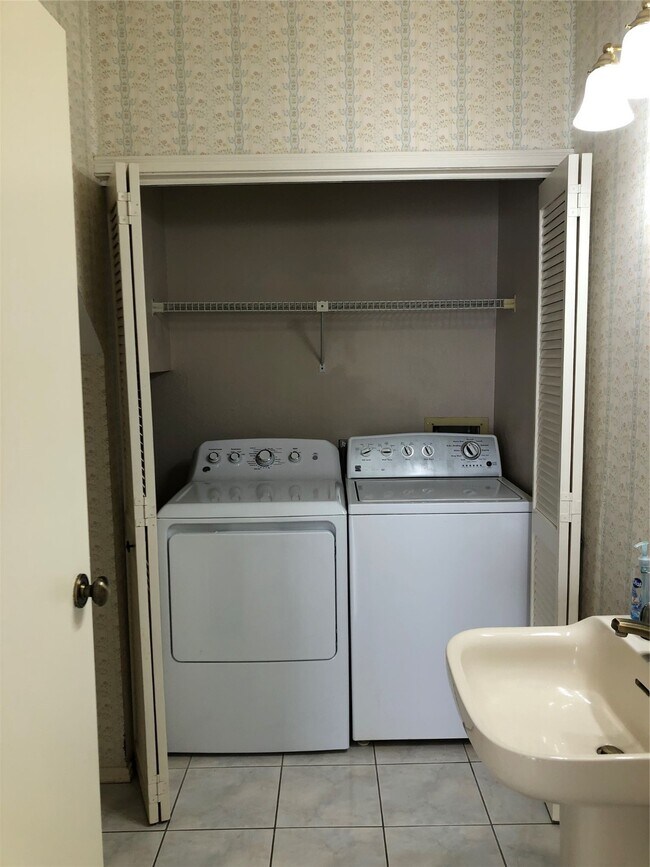 Foto del edificio - 921 Marine Dr