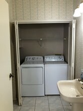 Building Photo - 921 Marine Dr