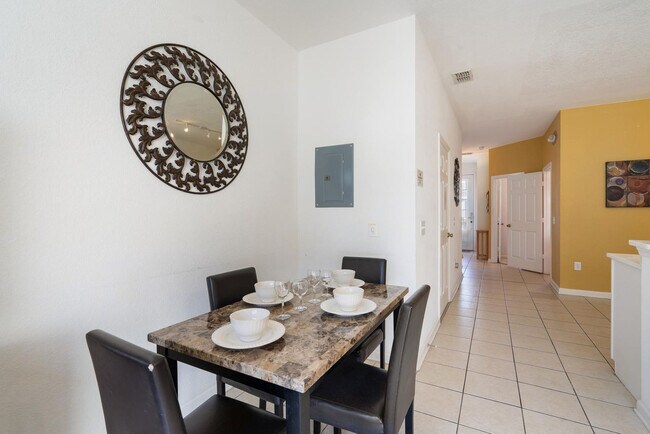 Foto del edificio - 7678 Otterspool St