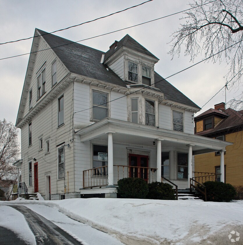 Primary Photo - 1309 State St