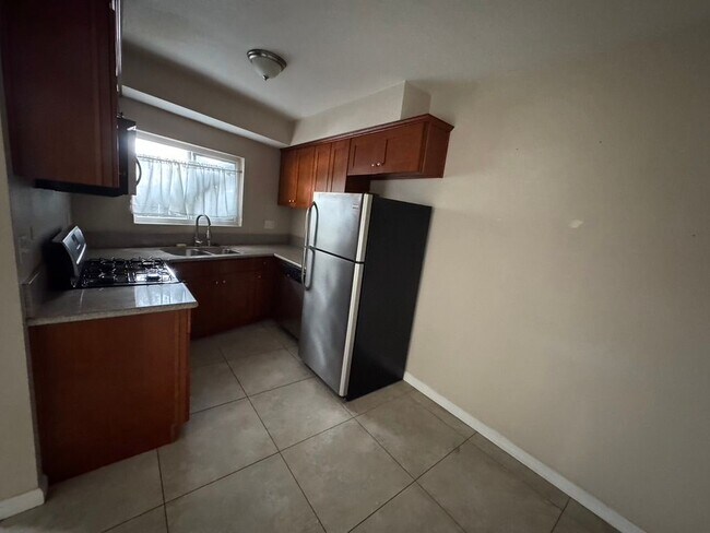 Foto del edificio - 5401 W Olympic Blvd