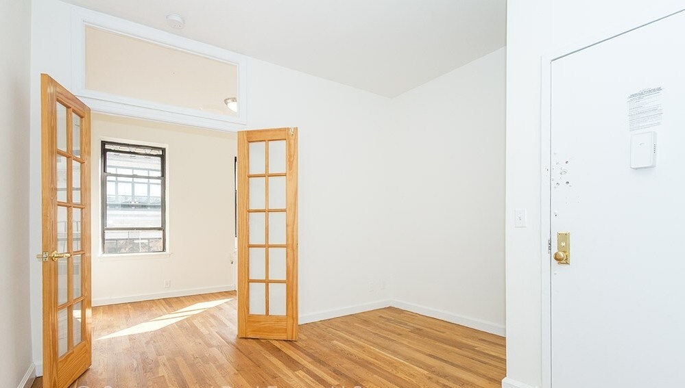 Primary Photo - 435 E 87th St