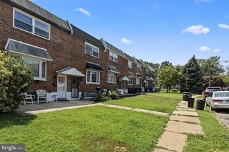 Building Photo - 2874 Tolbut St