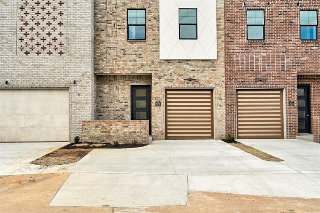 Building Photo - 575 Fretz Ave