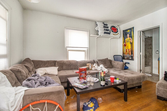 Photo - 927 S Division St House