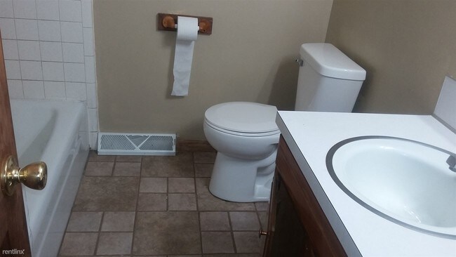 Foto del edificio - 3 br, 2 bath Apartment - 530 56th st se