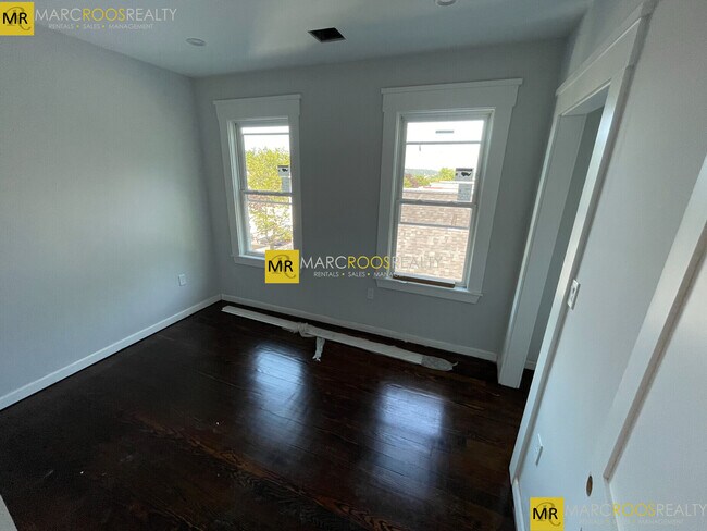 Foto del edificio - 31 Raymond Ave