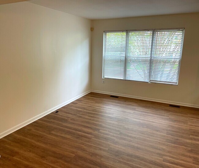 Building Photo - 22 Kinsman View Cir