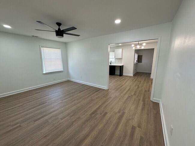 Building Photo - 3811 S Goodman Cir