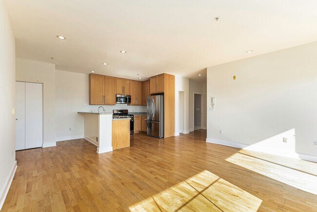 Foto del edificio - 371 30th St #403 - 2 bedroom | 2 bath | Up...