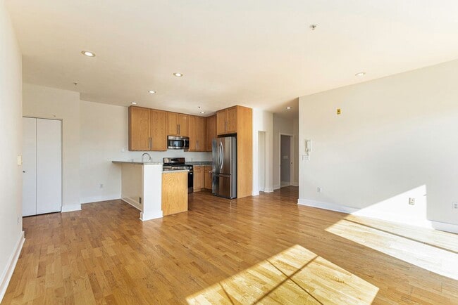 Building Photo - 371 30th St #403 - 2 bedroom | 2 bath | Up...