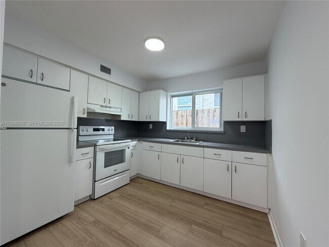 Foto del edificio - 1460 SW 4th St