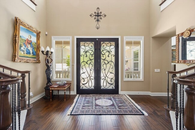 Building Photo - Exquisite Luxury Living in the Moorpark Country Club Estates