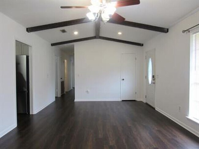 Foto del edificio - Available May!