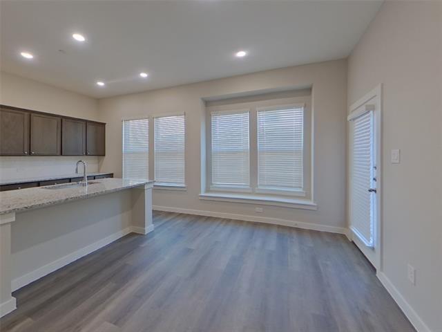 Foto del edificio - 310 Lincoln Cir