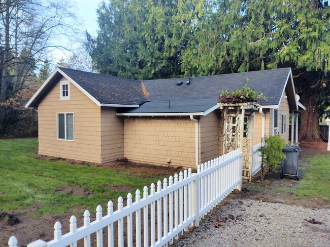 Building Photo - Cottage style home in Poulsbo on HWY 3