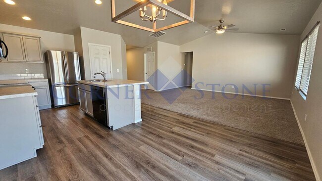 Building Photo - Spectacular Home in Nampa!