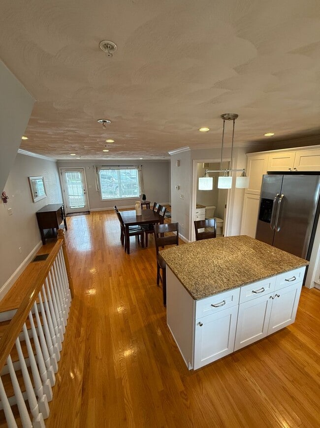 Building Photo - Beautiful Condo in Lynn– $3,300/mo