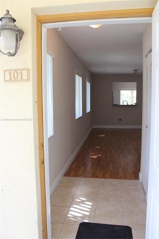 Foto del edificio - 4785 SW 62nd Ave