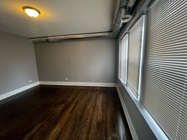 Building Photo - 7517 S Yale Ave